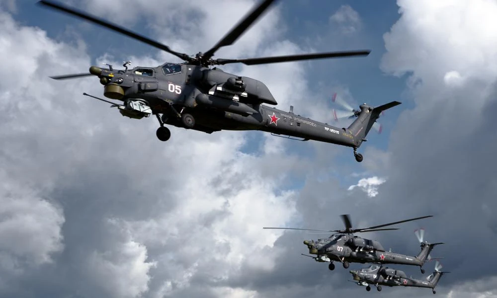 Ρωσικά ελικόπτερα ΜI-28N και Mi-28UB καταστρέφουν oυκρανικά τανκ με κατευθυνόμενους πυραύλους
